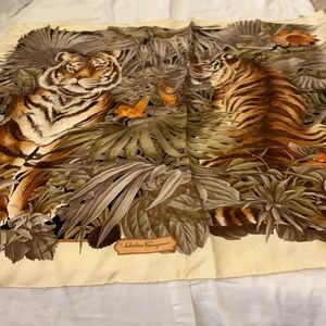 Printed scarf nice and colorful